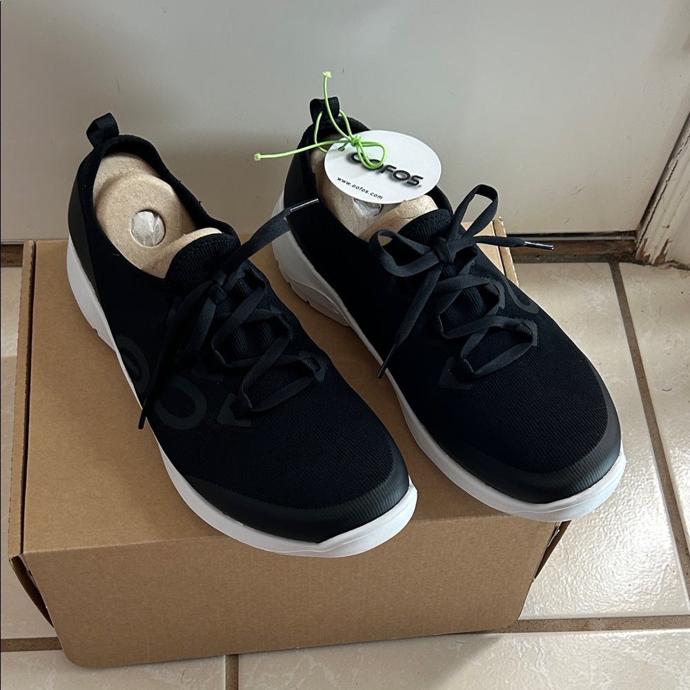 OOFOS WOMEN'S OOMG SPORT LS LOW SHOE Size 10
